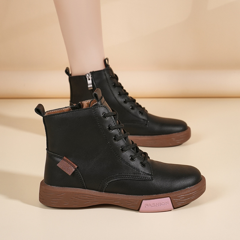 Otoño de 2025 nuevos zapatos de cuero de vaca británicos redondos con suela gruesa y suave con suela de goma profunda zapatos de tubo medio