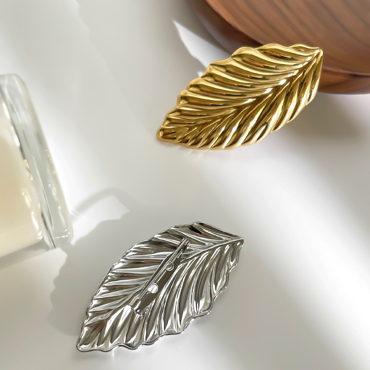 Broche para mujer de hoja en acero inoxidable estilo elegante_voghion.com