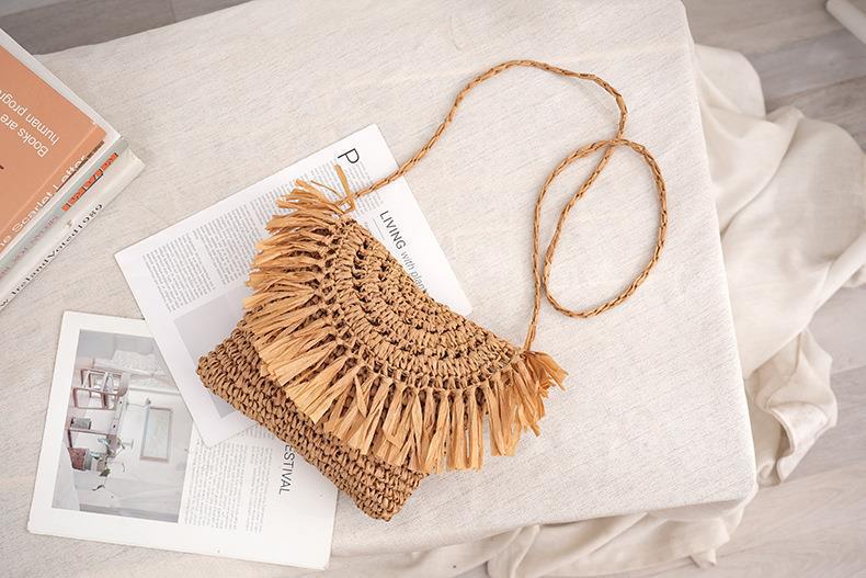 Women's Small Straw Solid Color Vacation Beach Weave Buckle Straw Bag display picture 1