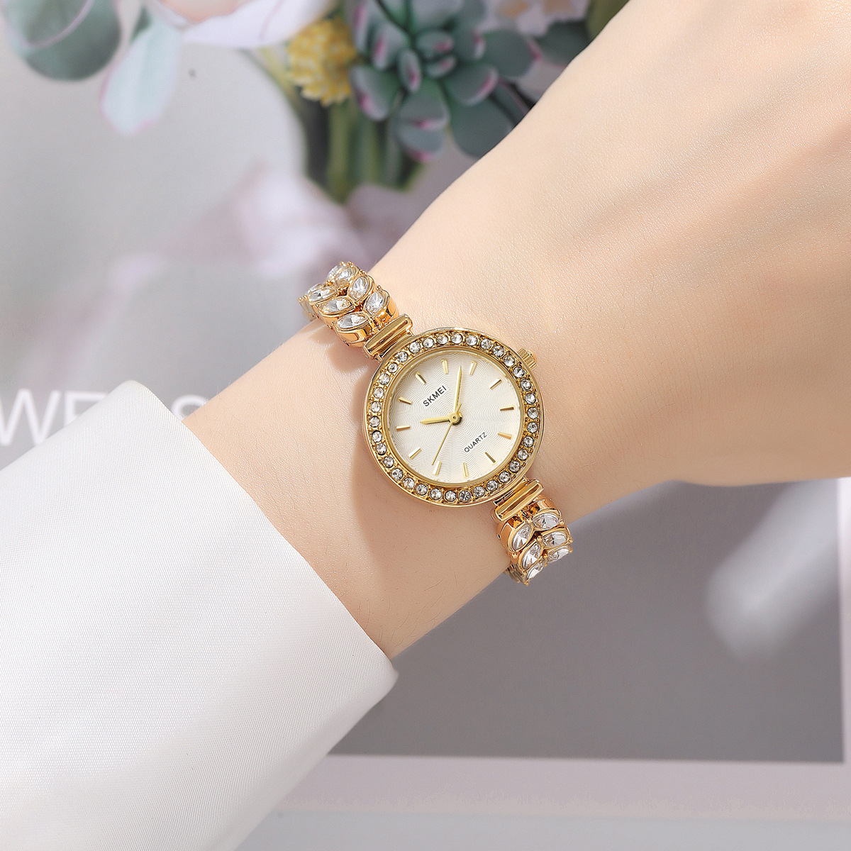 Reloj de pulsera de cuarzo de alta calidad para mujeres de diamantes instantáneos fabricantes transfronterizos directamente a la fábrica de fuente al por mayor personalizada