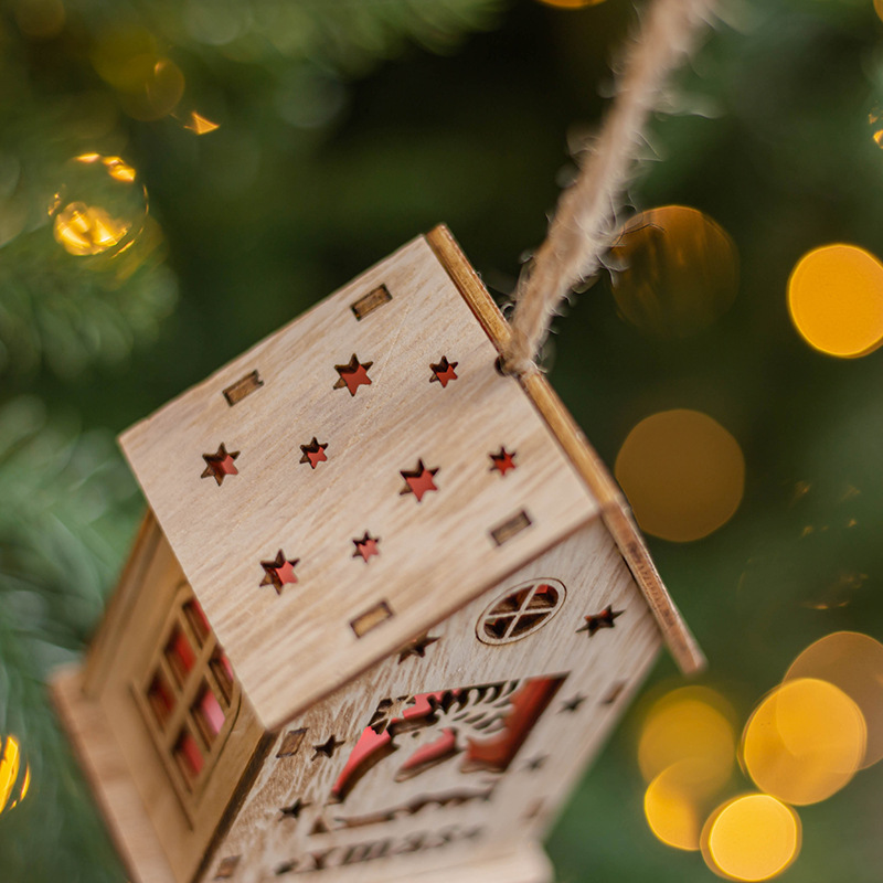 Custom DIY Navidad colgante casa pequeña de madera decoración de escritorio luminosa tridimensional árbol de Navidad colgar joyas