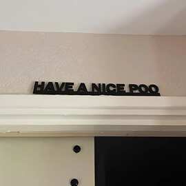 1件时尚“HAVE A NICE POO”门牌 高品质木制牌墙艺术与架子