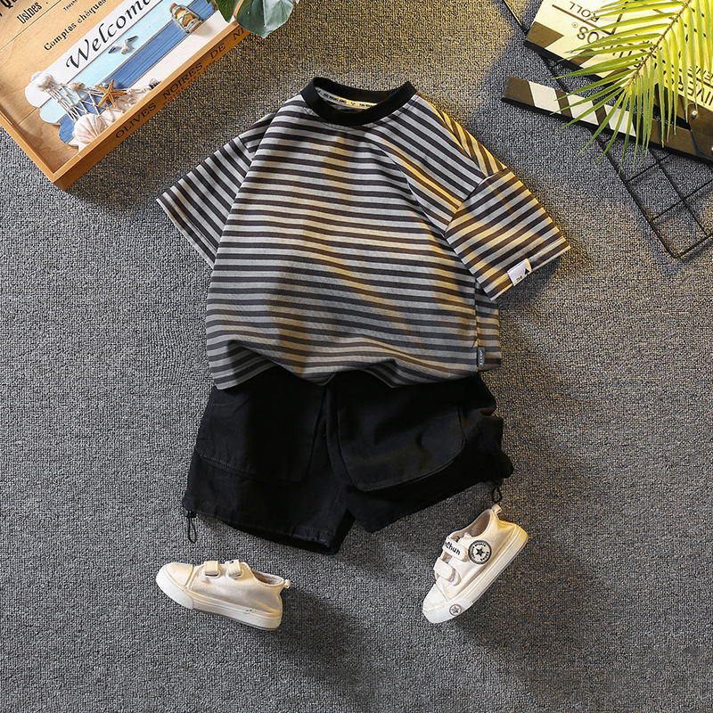 5695 traje de manga corta para niños 2025 verano nuevo bebé a rayas deportivo suelto de dos piezas fresco y guapo