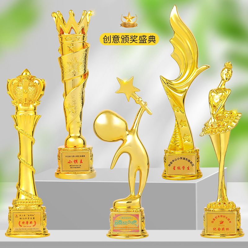 Un trofeo de resina evento de danza creativo oro plata bronce pentagramas estrella corona reunión anual del personal concesión de premios
