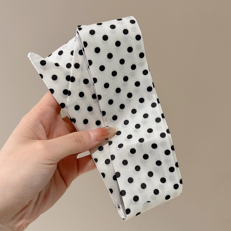 Pañuelo de seda largo para mujer bufanda de cuello delgado y estrecho versión coreana de la bolsa de lunares decorativa de todo fósforo con cinta para el cabello