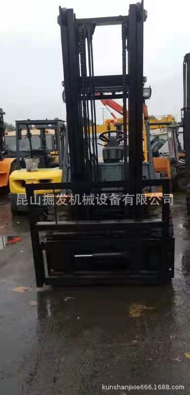 二手丰田5吨柴油叉车，升高4米带侧移 实心胎