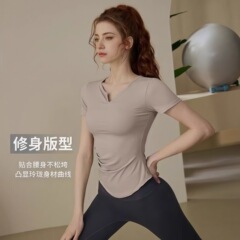 Jiezi Fen Vネック速乾性半袖Tシャツ、プリーツウエストスポーツウェア、夏のランニングフィットネスヨガウェア、通気性と速乾性に優れています。