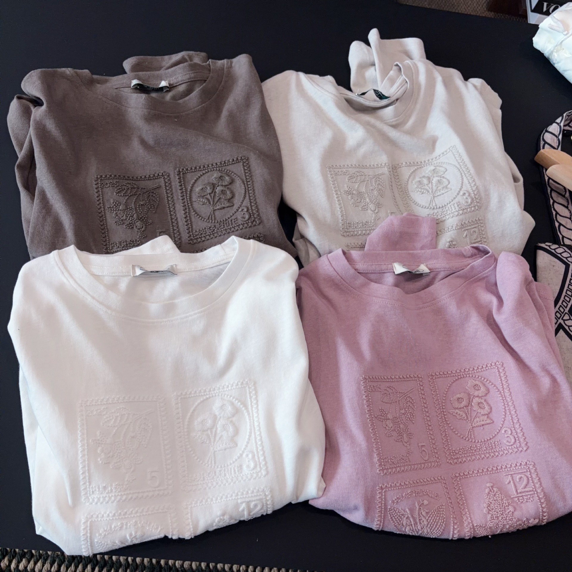 Heavy-duty embroidered round-neck long-sleeve T-shirt for women, 2026 autumn new collection, Korean-style loose and casual versatile top