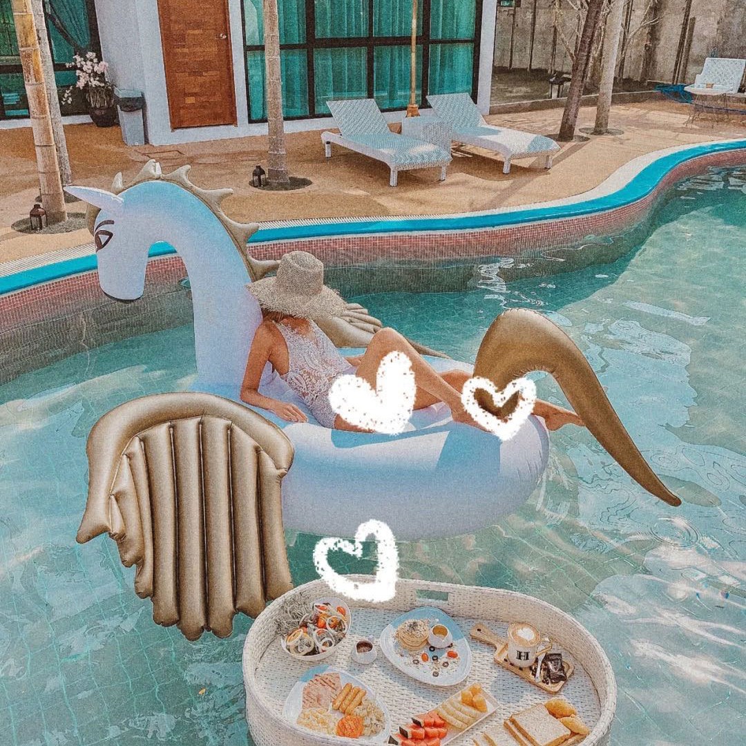 Bali Internet celebridad flotante bandeja redonda ratán cesta en forma de corazón B & B hotel villa piscina plato de cena