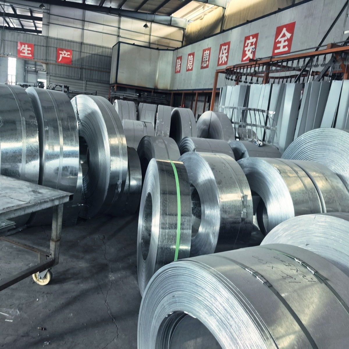 四川重庆桥架厂家托盘式桥架275克锌铝镁桥架，光伏线槽直接发