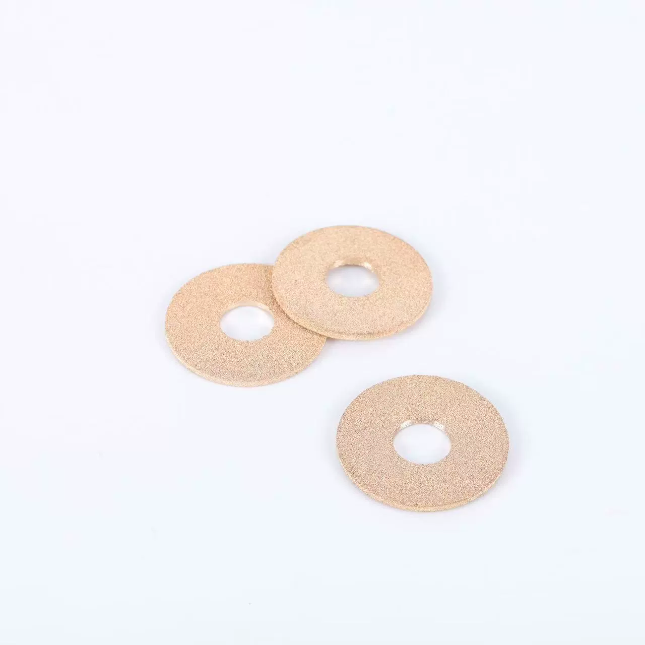 Производители поставляют медный порошок, спеченный фильтрующий колпачок, медный спеченный фильтрующий элемент высокой точности.