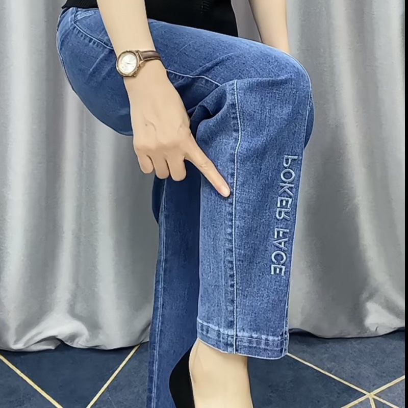 Fashionable elastic jeans