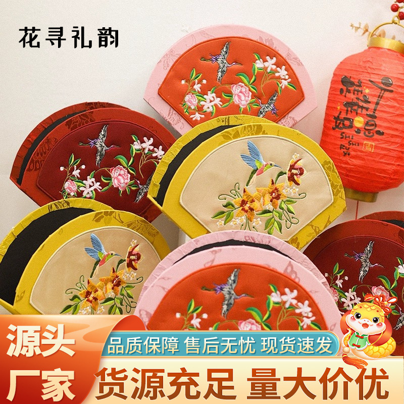 2025蛇年新年高级刺绣扇形礼盒年宵花中国风抱抱桶礼品包装盒批发