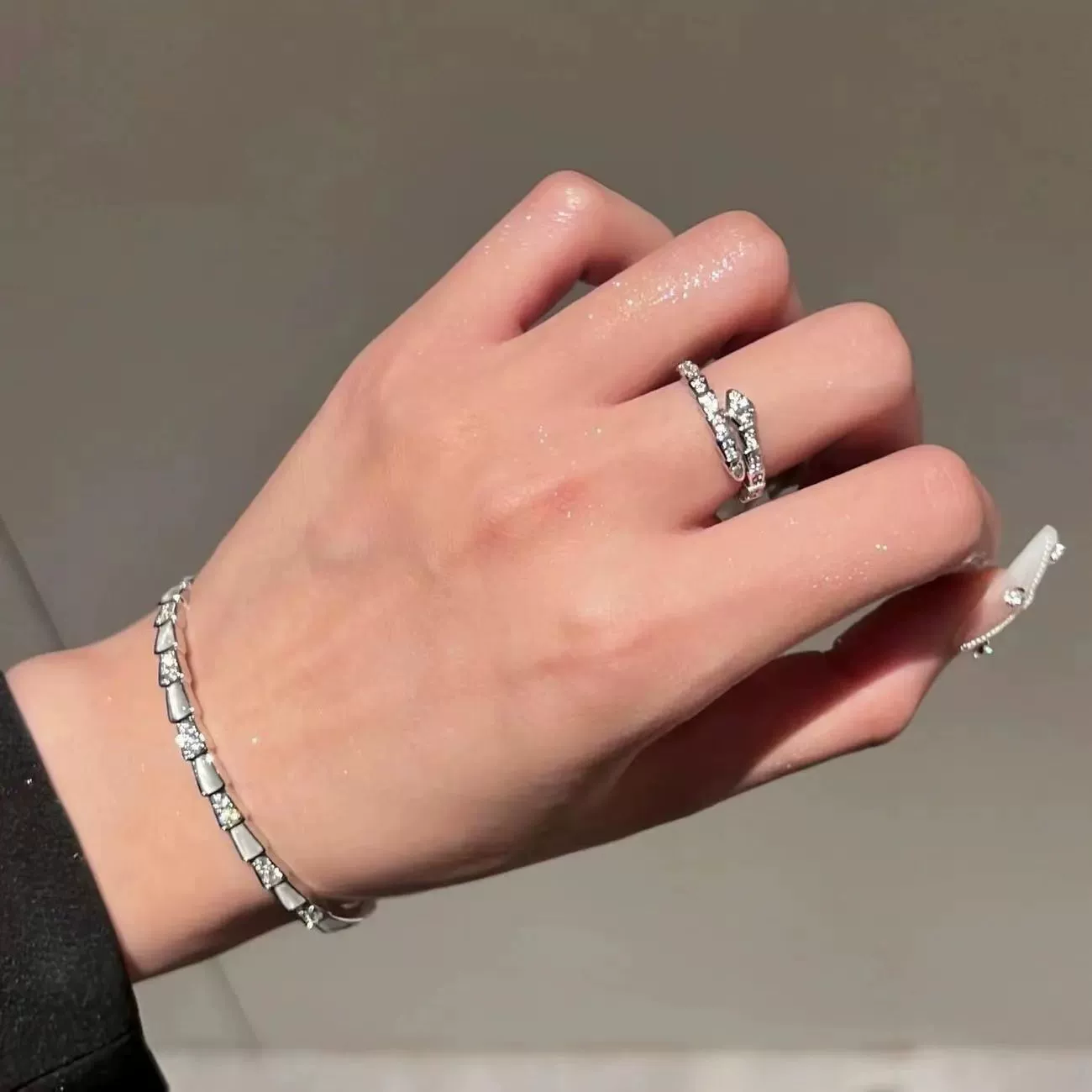 Ring (Tide) Small Fashion Design, Diamond-Style Pavé, Light Luxury — Silver/Gold/Champagne
