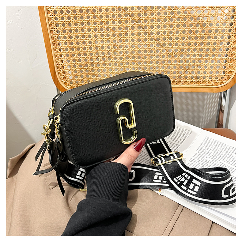 Comercio exterior transfronterizo 2025 nuevo bolso de cámara de moda simple y versátil europeo y americano, bolso de mensajero de diseño de nicho de tendencia