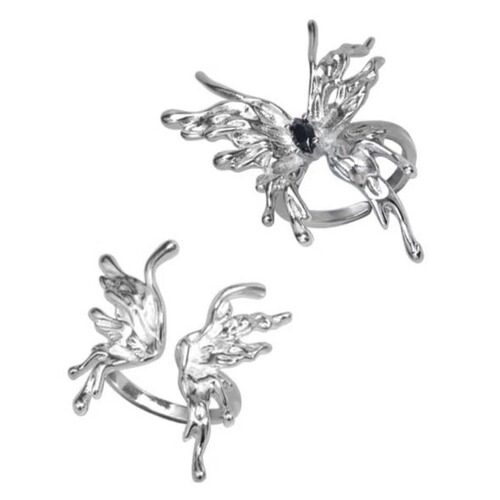 European and American-style dark liquid butterfly ring for women—stylish, edgy, minimalist design with a premium, niche appeal—perfect for social media influencers.