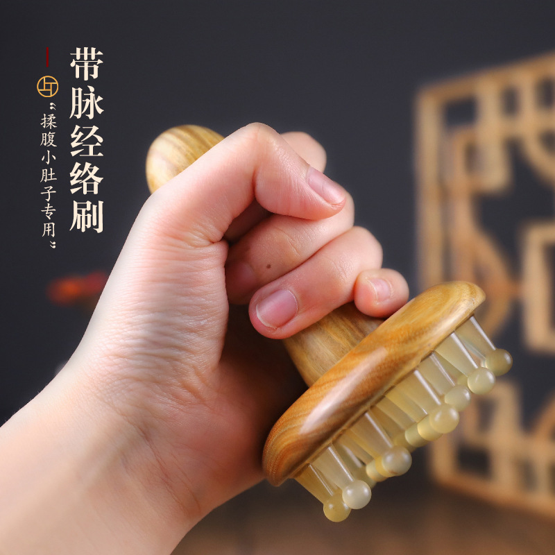 牛の角は脈を持っています。緑檀マッサージでお腹を揉みます。|undefined