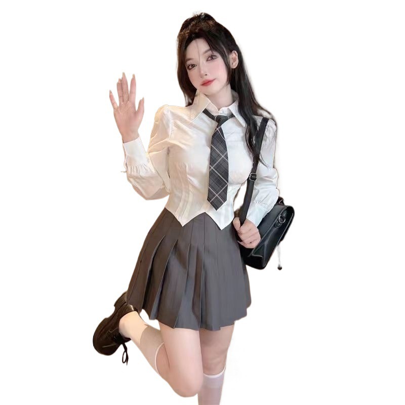 白いシャツの女性jk制服ギャルシャツ春と秋の学院風純欲は腰を収めてやせている長袖の上着を見せます。|undefined