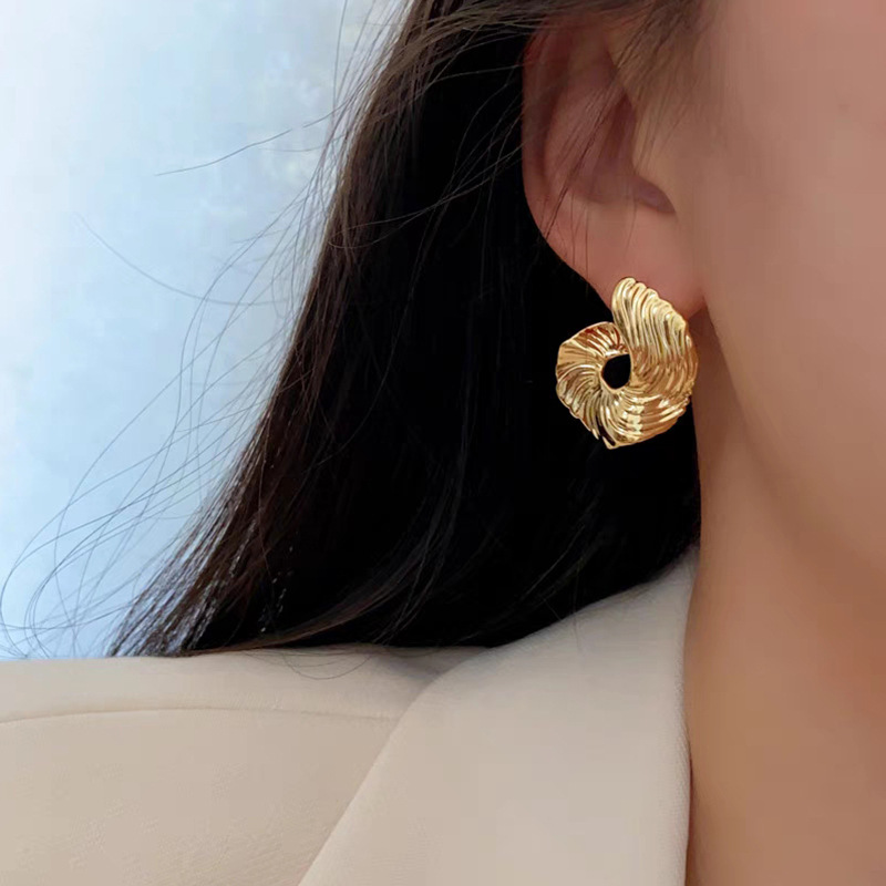 10g Weight Gold Plated Plating Material Wholesale Jewelry Simple Style Solid Color Alloy Gold Plated Plating Ear Studs
