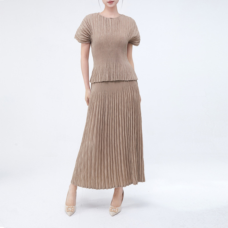 Factory direct supply 2025 spring and summer new temperament commuter fashion suit short sleeve top overskirt elegant two-piece women