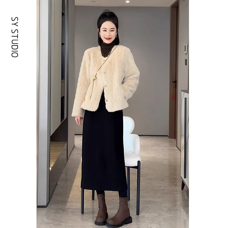 冬装搭配一整套今年流行感加厚羊羔毛外套百搭半身裙减龄套装