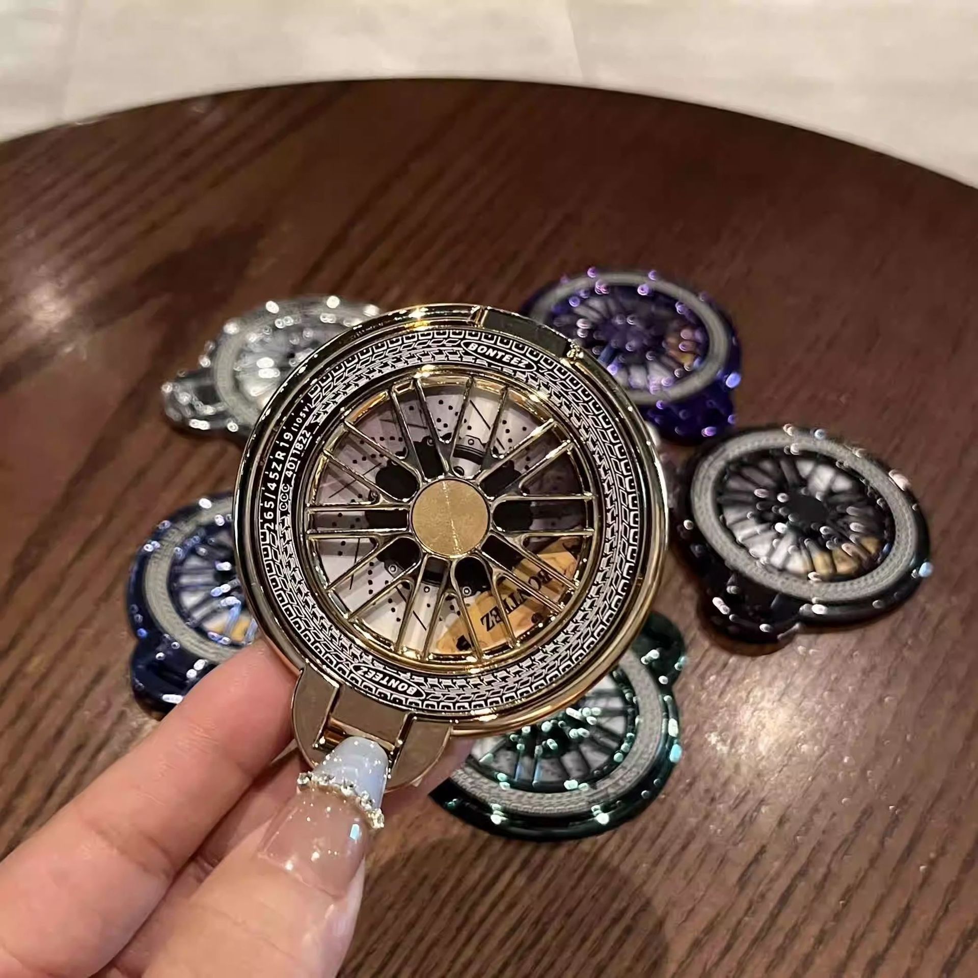 Soporte giratorio para teléfono con giroscopio adhesivo adhesivo adhesivo trasero de descompresión adhesivo adhesivo en la parte posterior de la carcasa del teléfono adhesivo potente hebilla de plástico