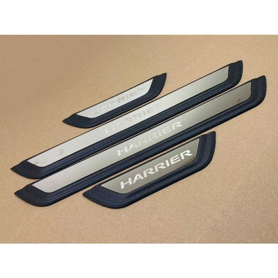 Dekorativ pedal başlıqları, Suitable for Toyota - hailia-exterior-threshold-strip-black-base-with-brushed-silver-finish