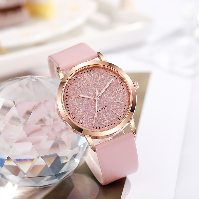 2024 reloj de nuevo producto Student Party Reloj para mujer Versión coreana de la correa de la pu de aleación Reloj de cuarzo Reloj de moda para mujer Blanco