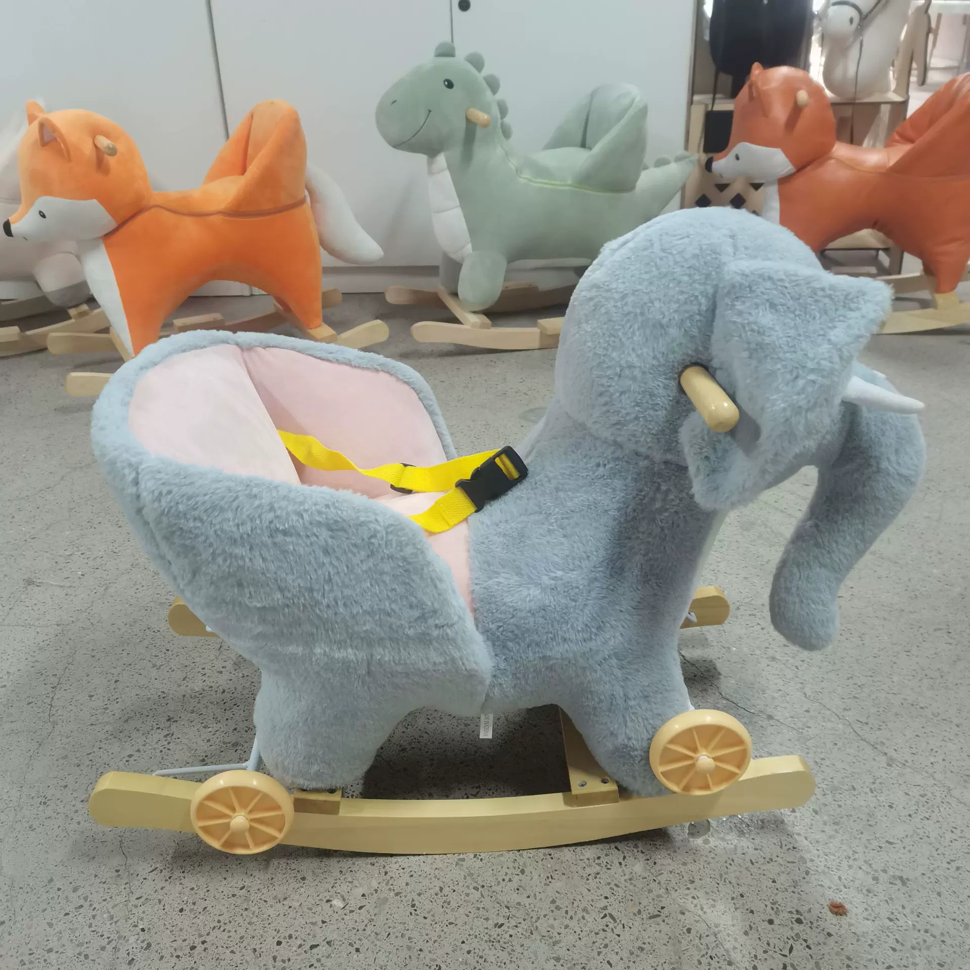 跨境horse摇摇马 elephant儿童音乐木马玩具车婴儿宝宝摇椅实木。