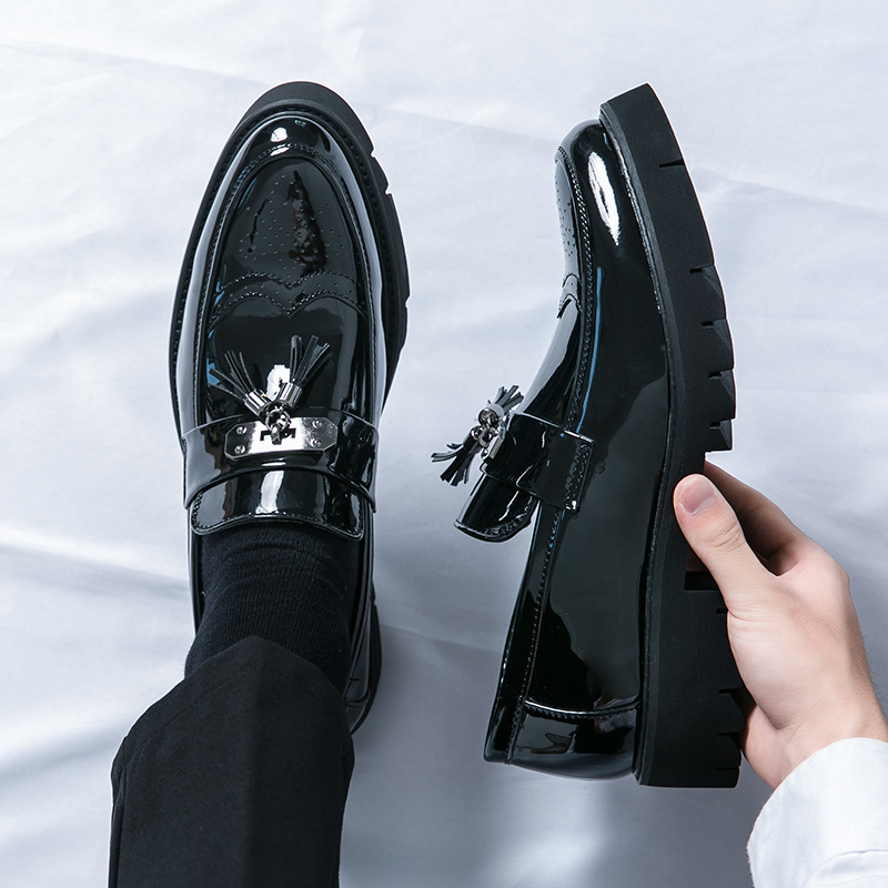 2025 Men's Business Casual Pointed Toe Thick Sole Patent Leather Brogue Youth Trend Korean Style Trendy Shoes_vogvips.com