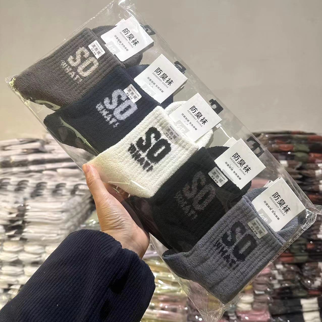 Calcetines de piso engrosados de terciopelo para adultos de alta calidad Calcetines de hogar de terciopelo de coral Calcetines de pies calientes peludos Calcetines calientes para hombres y mujeres