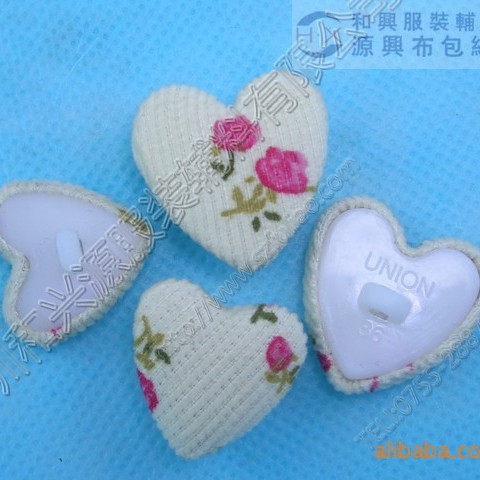 厂家直销包布纽扣  异型心形 适用服装女装 24L-44L新款布包钮扣