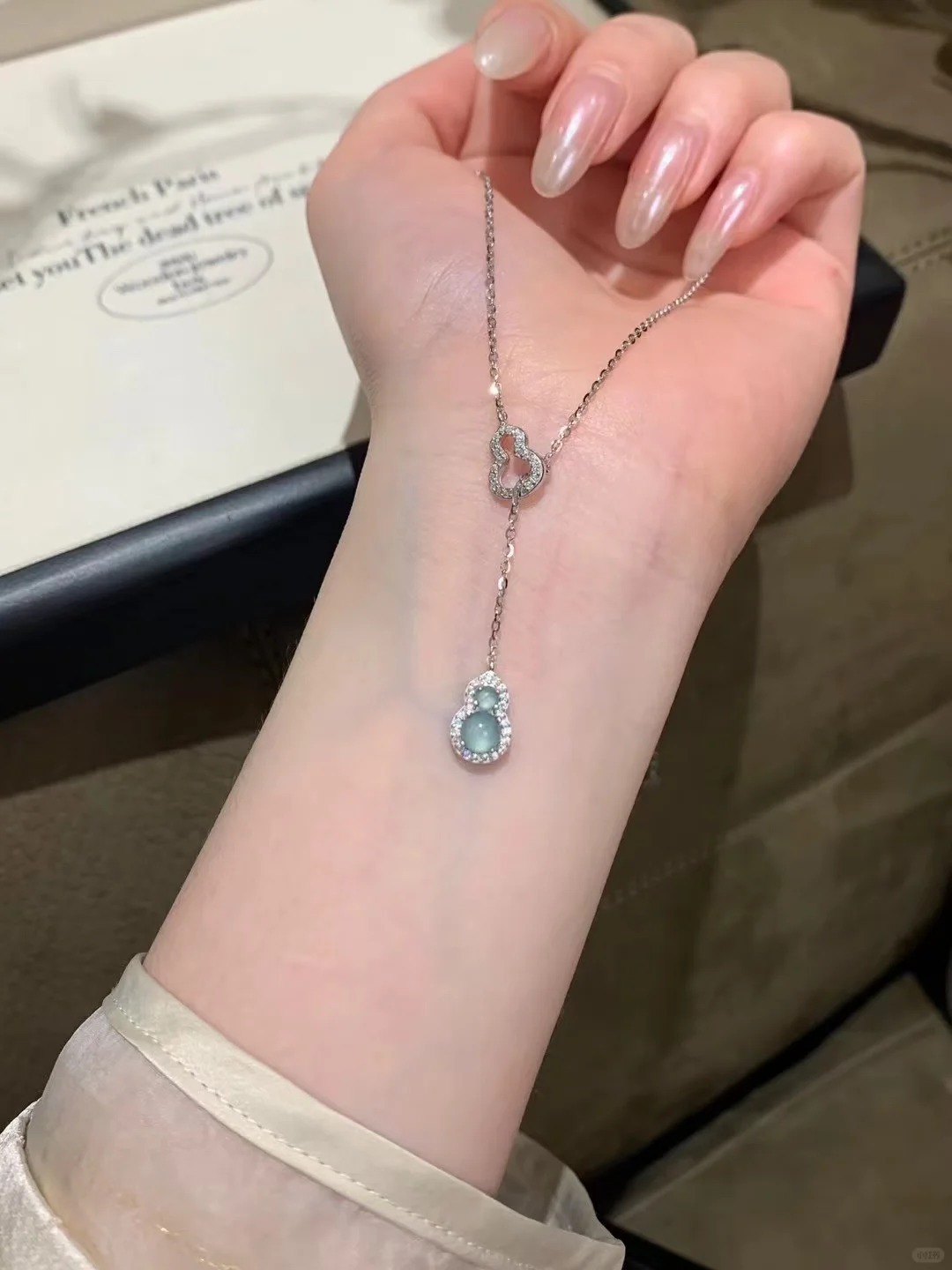Double Gourd Pendant Necklace In Sterling Silver With Ice Jade_voghion.com