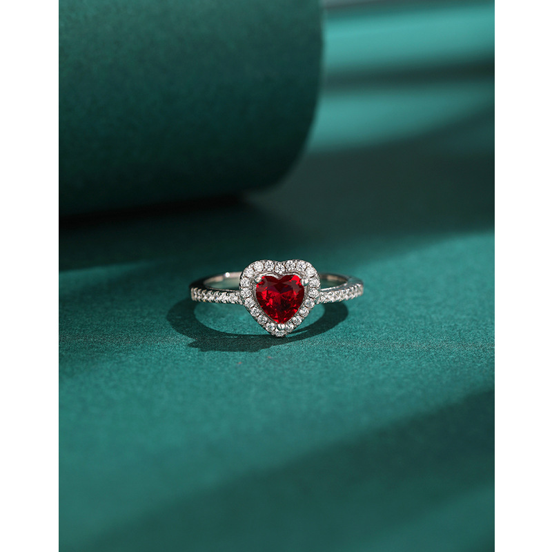Anillo de circón en forma de corazón de corindón rojo de plata esterlina de las mujeres nicho de lujo ligero personalidad de la moda amor anillo de diamante rojo anillo de diamantes dedo índice