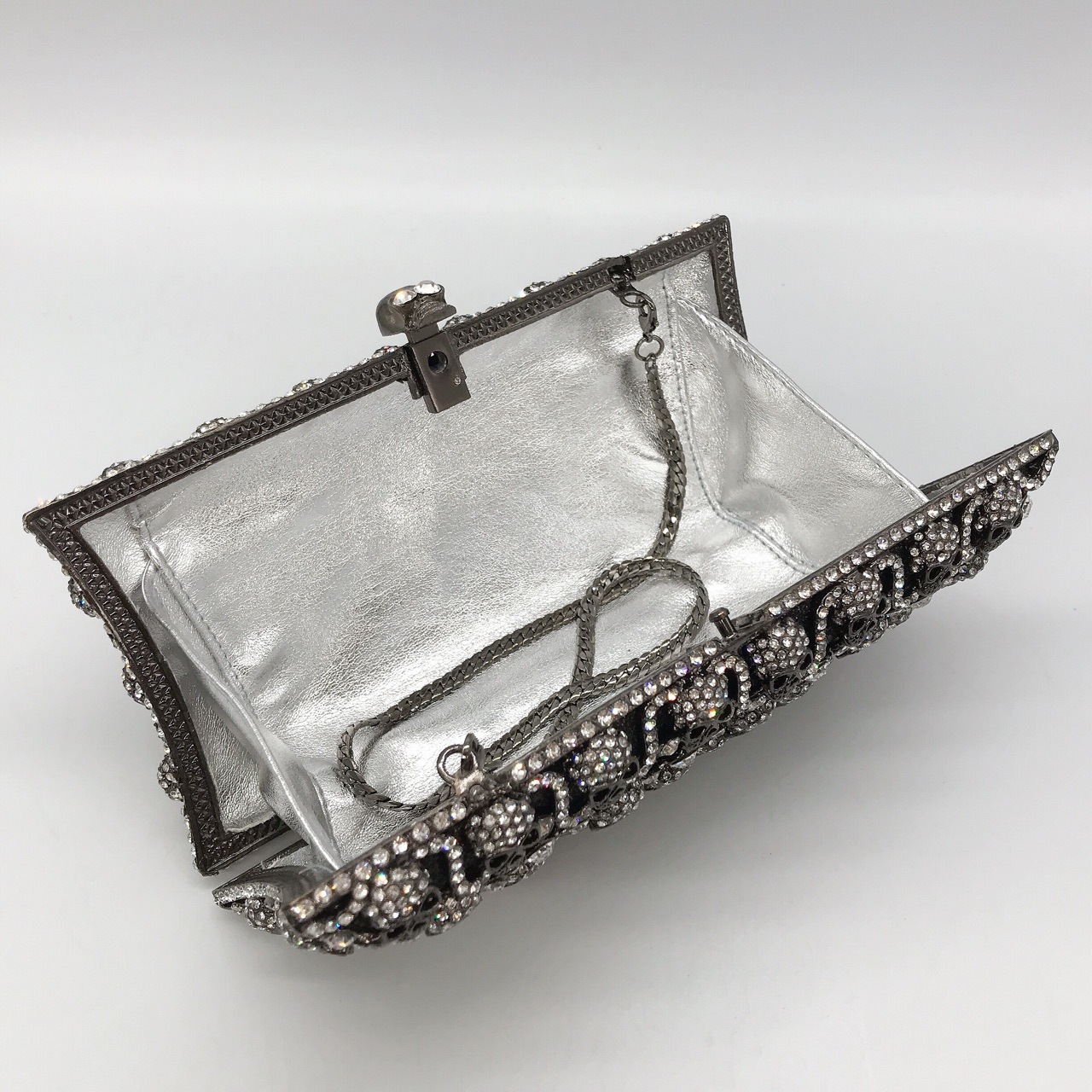 Túi clutch dạ tiệc hộp cứng đính đá hình đầu lâu — Màu đen chi tiết 2