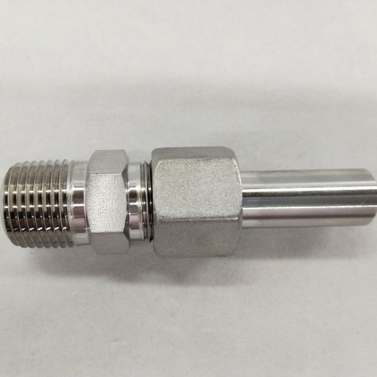 横河变送器1/2NPT变φ14x2卡套接头