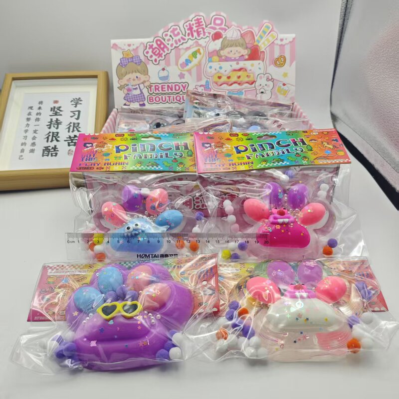 かわいいひよこ型のシリコン製ぬいぐるみ、圧迫感のある感触でストレス解消に最適なグッズです。|undefined