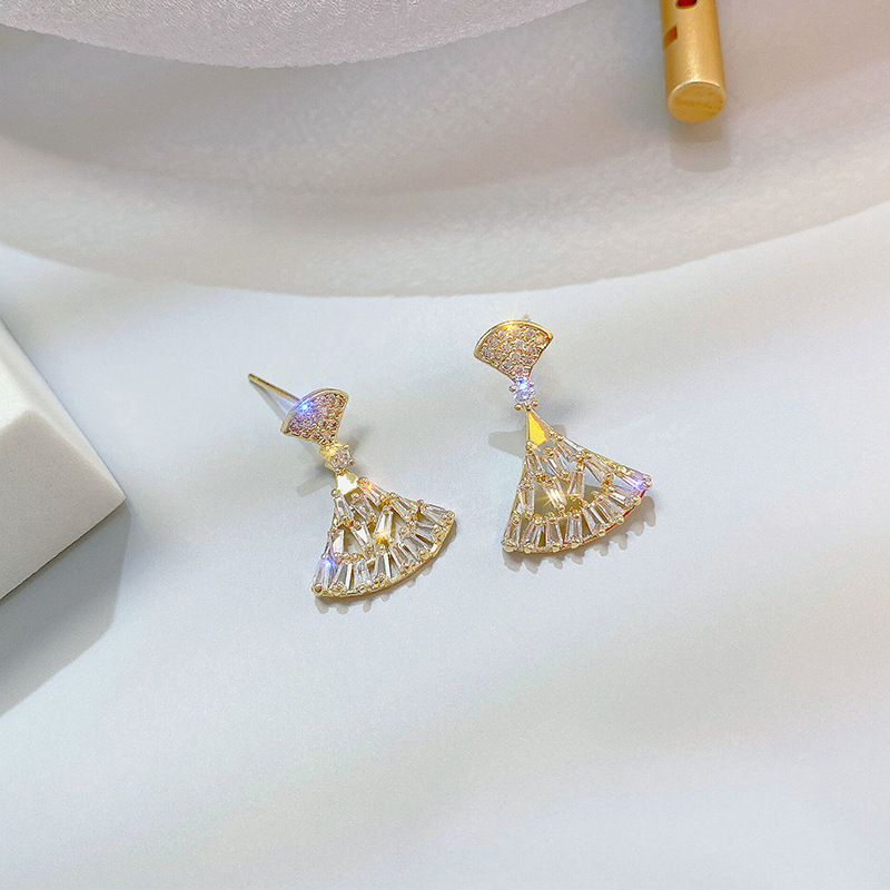 Japan and South Korea Diamonds Silver needle Ear Studs Small fashion Earrings Light extravagance Sector temperament Earrings skirt zircon Earrings