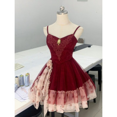 夏の宮廷風の精緻な重工レースは腰の王女のスカートの新型のシフォンを収めてデザイン感のサスペンダーのワンピースをつなぎ合わせます。