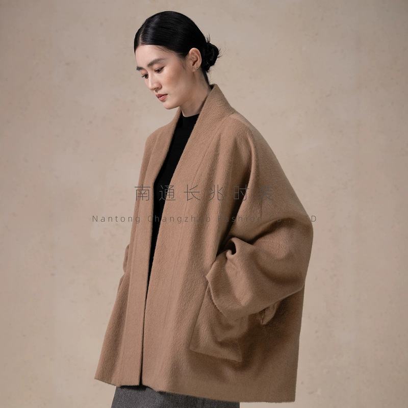 100% camel wool, 15.5um, women's short coat, buttonless, open-front, stand-up collar, double-faced wool coat, autumn/winter, relaxed fit 100% camel wool, 15.5um, women's short coat, buttonless, open-front, stand-up collar, double-faced wool coat, autumn/winter, relaxed fit