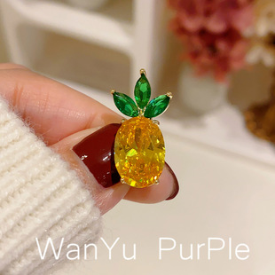 Korean-style high-end lemon yellow gem pineapple neckline anti-exposure collar pin buckle temperament fruit fixed clothes pin buckle