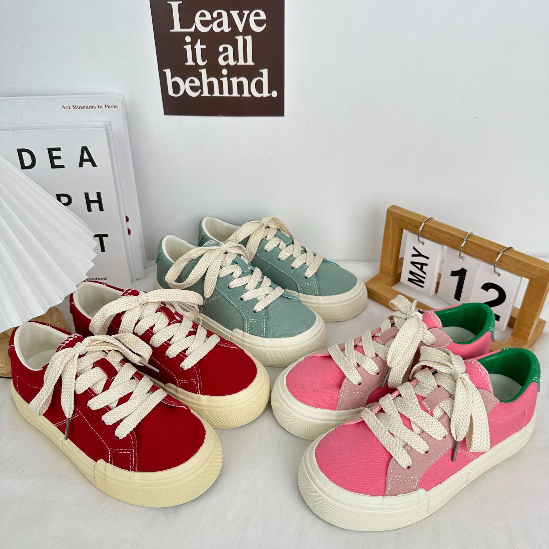 Yuanbo 2024 nuevos zapatos chinos de tabla roja de mujer baja parte transpirable coreana zapatos de lona casuales zapatos de mujer de estilo de Hong Kong