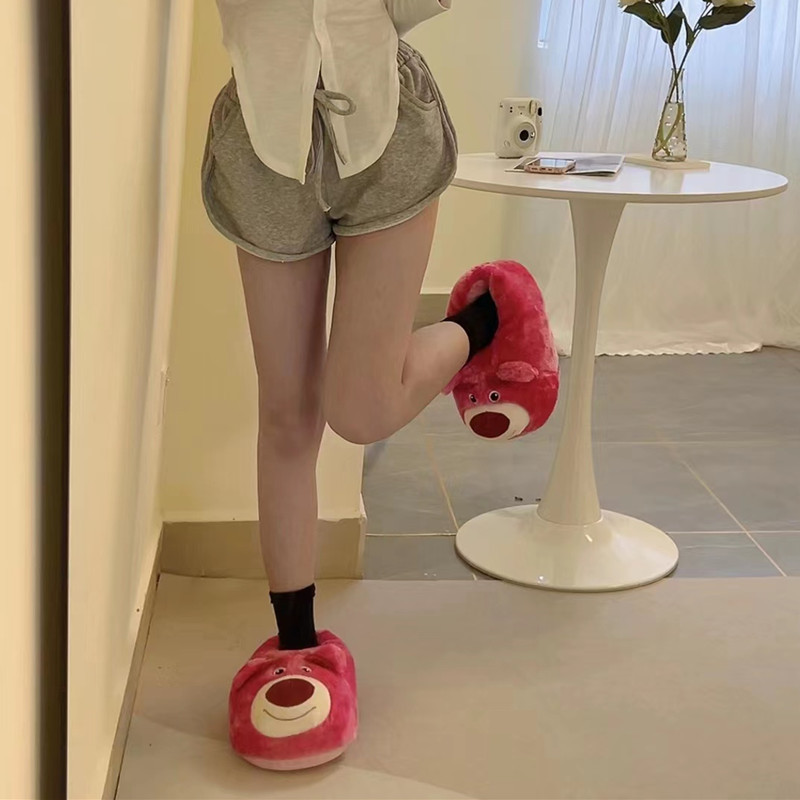 INS Corazón de niña tridimensional fresa oso Zapatillas de algodón todo incluido talón engrosado Zapatillas de casa pareja de invierno de las mujeres zapatos de pan