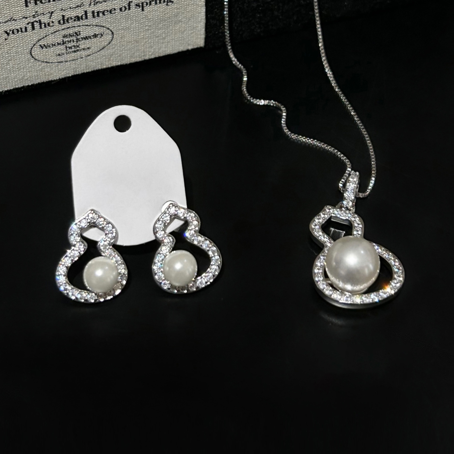 Aguja de plata circón Perla pendientes de la perla collar traje de moda Luz de lujo de alto grado pendientes de joyería de diseño personalizado para las mujeres