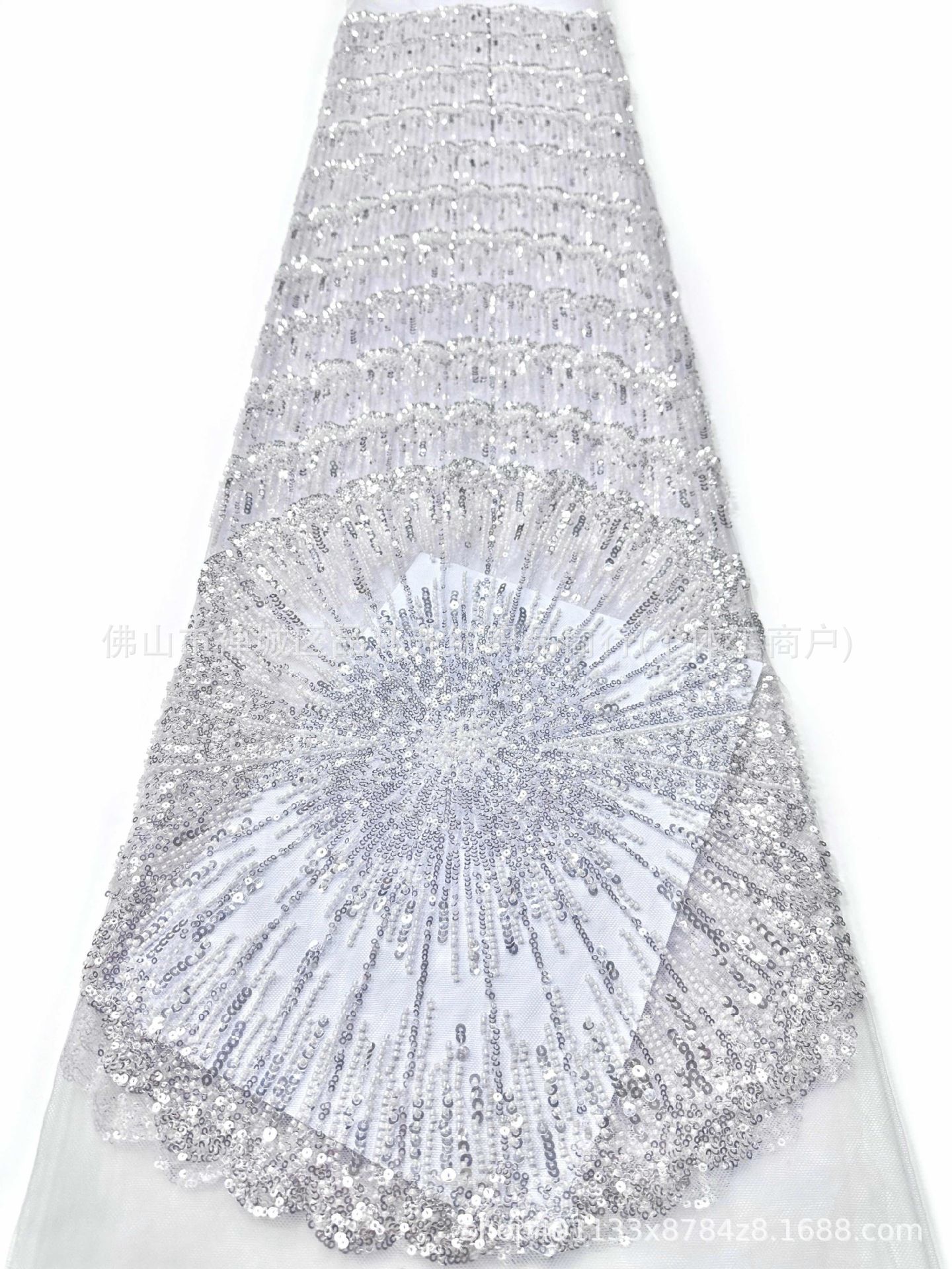 Desfile de pasarela con gran flor en forma de ventilador de sequilla tela de cuentas de clavos ligera cena de lujo alta tela de vestido delgado