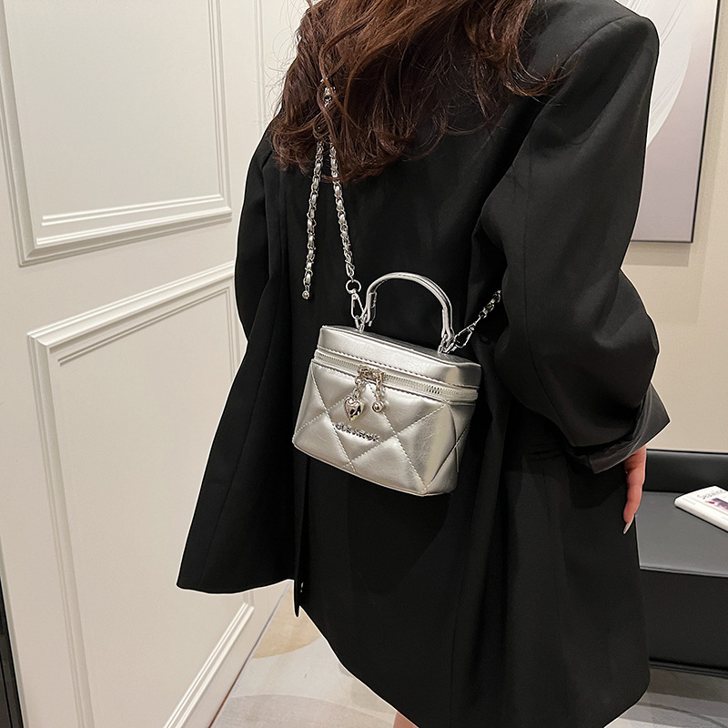 Bolso de mujer, bolso de mano de viento de fragancia, nuevo bordado, bolso de caja universal, sensación de alta calidad, bolso de hombro simple de moda.
