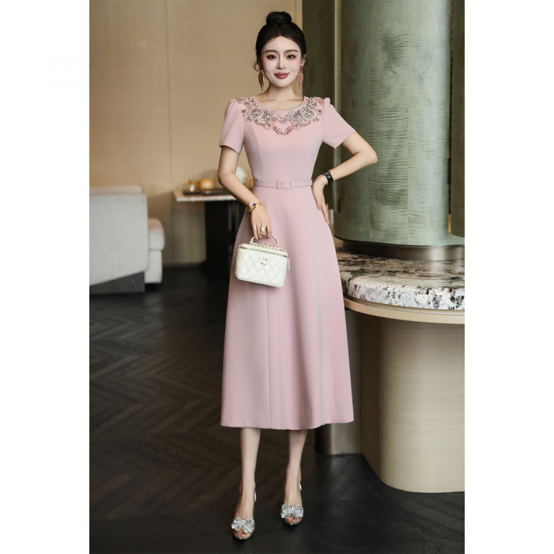 Elegant High-End Wedding Banquet Dress with Diamond Embroidery, Waist-Cinching, Large Hem, and Mid-Length Design for a Graceful and Youthful Look Elegant High-End Wedding Banquet Dress with Diamond Embroidery, Waist-Cinching, Large Hem, and Mid-Length Design for a Graceful and Youthful Look
