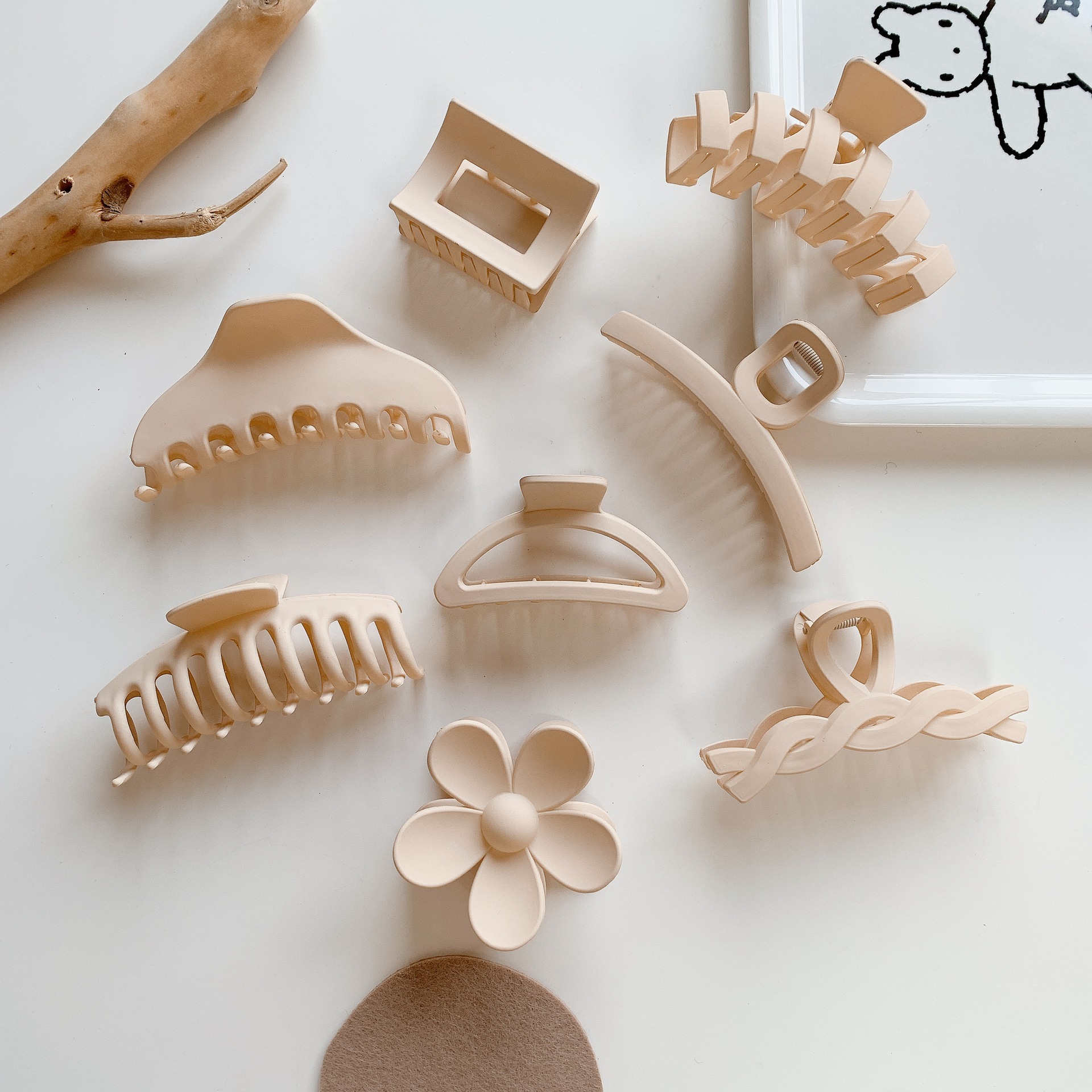 Leche marrón captura clip neto rojo 2022 Nueva horquilla trasera cabeza captura de pelo grande tiburón clip tocado horquilla para las mujeres