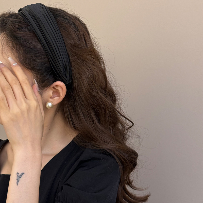 女性用のプリーツつば広ダークヘアバンド 2025 夏の新しいスタイルの高頭頂ヘアピン帽子気質デイリーヘアアクセサリーヘッドバンド|undefined