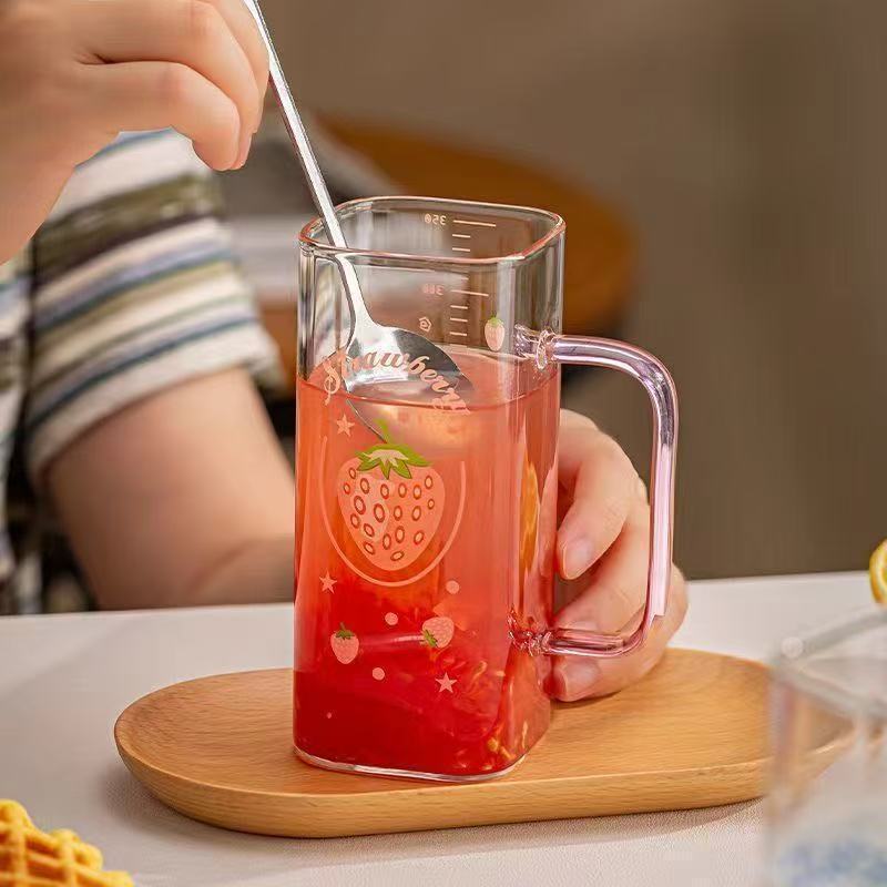Tazas de mano de alto silicio de vidrio de color de alto valor de visualización tazas de agua tazas de leche tazas de paja tazas de jugo de frutas